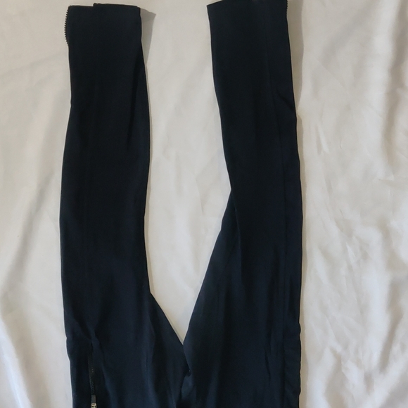 Fabletics motion 365 size large - Picture 4 of 10